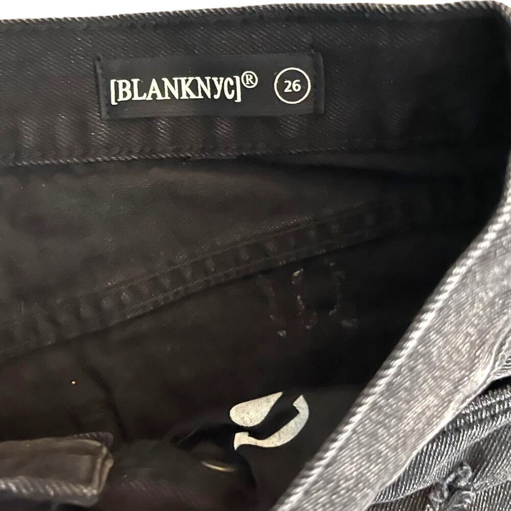 Blank NYC Shorts Womens 26 Washed Black Distressed Denim Mid Rise Button Fly NWT - Picture 4 of 16